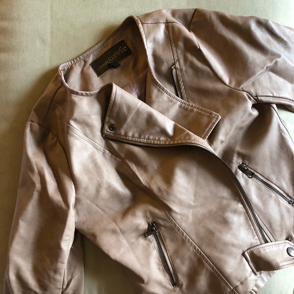 🏔 Tan/beige faux leather jacket